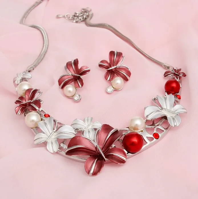 Collar Refined Red White Butterfly DST Necklace