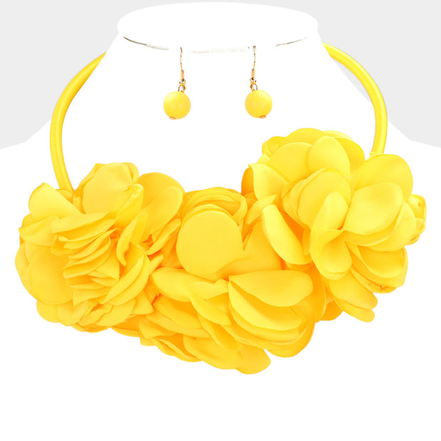 Triple Fabric Flower Necklace Color Yellow